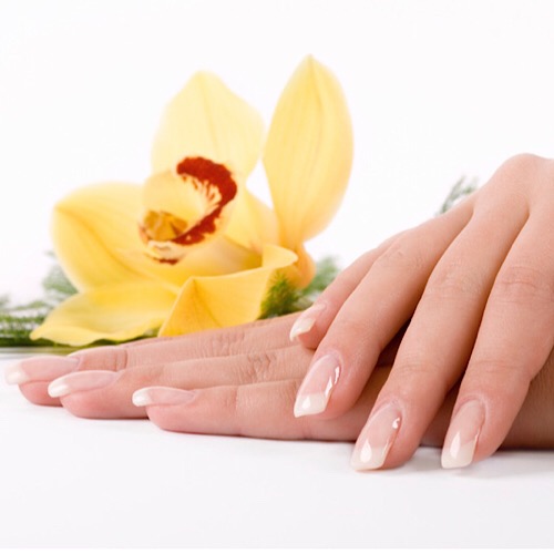 BELLACURES NAILS & SPA - manicure